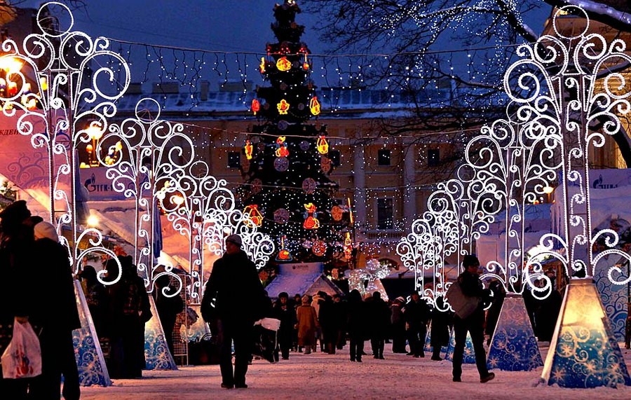 Новый год в России: Москва и Санкт-Петербург